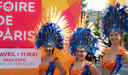 Foire de Paris 2026 : le Carnaval Tropical fait danser le public malgré la pluie pour le dernier défilé d..